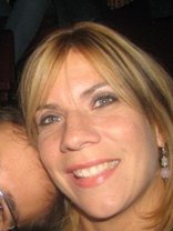 Person who looks like Tori Spelling