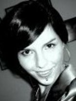 Person who looks like Elizabeth Hendrickson