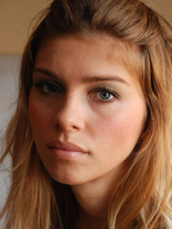 Person who looks like Scarlett Johansson