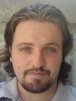 Person who looks like Tobey Maguire