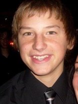 Person who looks like Josh Hutcherson