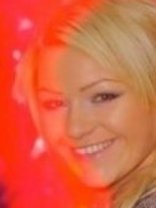 Person who looks like Sarah Wynter