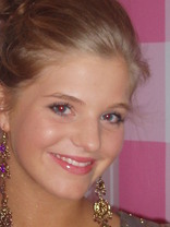 Person who looks like Sarah Michelle Gellar