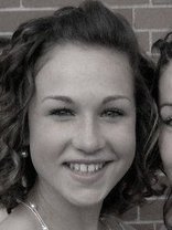 Person who looks like Linda Cardellini