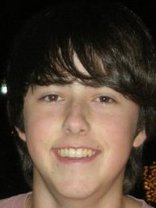 Person who looks like Justin Chatwin