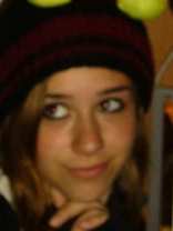 Person who looks like Mary-Kate and Ashley Olsen