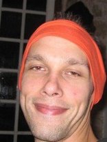 Person who looks like Peter Berg