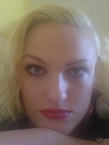 Person who looks like Gwen Stefani