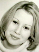 Person who looks like Sarah Wynter