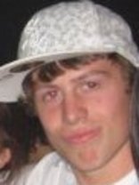 Person who looks like Bryan Greenberg