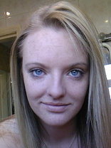 Person who looks like Mena Suvari