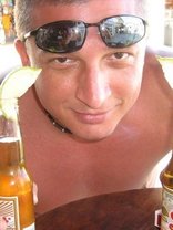 Person who looks like Howie Mandel