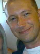 Person who looks like Donnie Wahlberg