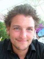 Person who looks like Simon Baker