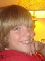 Person who looks like Cole & Dylan Sprouse