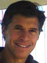 Person who looks like Pierce Brosnan