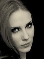 Person who looks like Kathleen Robertson