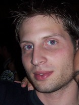 Person who looks like Johnny Pacar