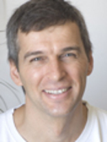 Person who looks like Pierce Brosnan