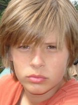 Person who looks like Cole & Dylan Sprouse