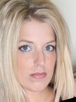 Person who looks like Tori Spelling