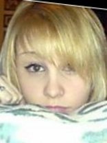 Person who looks like Kaley Cuoco