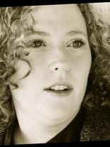 Person who looks like Bernadette Peters