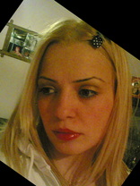 Person who looks like Mena Suvari