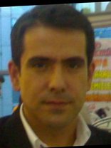 Person who looks like Pierce Brosnan