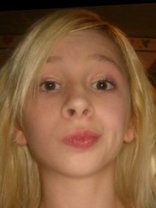 Person who looks like Tori Spelling