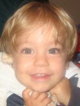 Person who looks like Cole & Dylan Sprouse