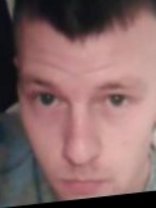 Person who looks like Donnie Wahlberg