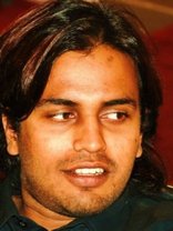 Person who looks like David Charvet