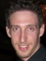 Person who looks like David Schwimmer