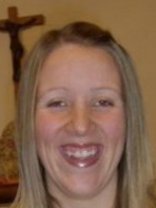 Person who looks like Tori Spelling