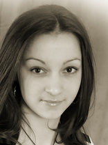 Person who looks like Rose McGowan