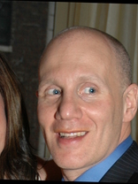 Person who looks like Paul Reiser