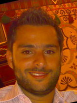 Person who looks like David Charvet