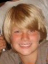 Person who looks like Cole & Dylan Sprouse