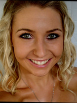 Person who looks like Christine Lakin