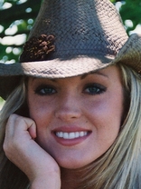 Person who looks like Shanna Moakler