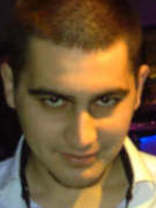 Person who looks like Eric Szmanda