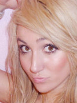 Person who looks like Ashley Tisdale