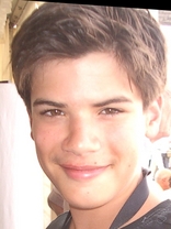 Person who looks like Pierce Brosnan