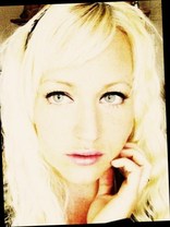 Person who looks like Christina Aguilera