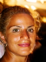 Person who looks like Tori Spelling