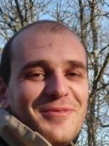 Person who looks like David Charvet