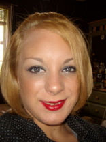 Person who looks like Tori Spelling