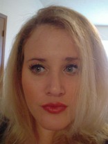 Person who looks like Mary-Kate and Ashley Olsen