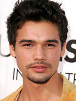 Person who looks like Josh Hartnett